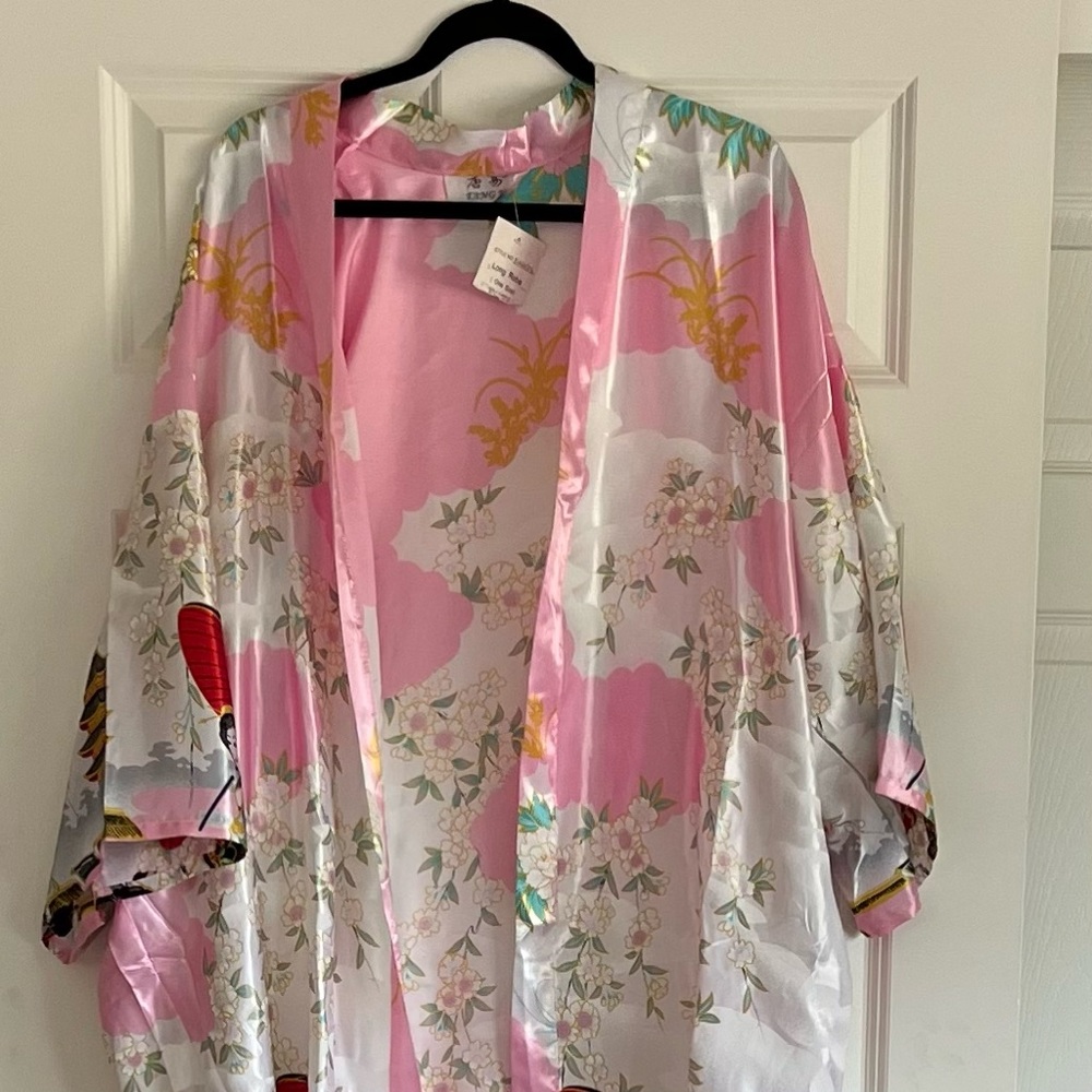 New With Tag Tang Yi Kimono   Robe One Size